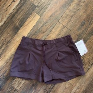 Mondetta Athletic shorts/dry fit beautiful color/pockets